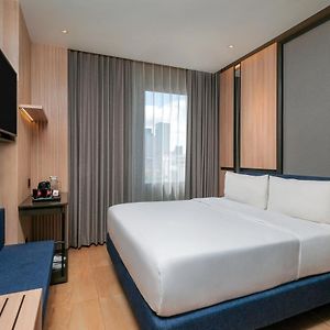 Classic Zimmer mit Queensize-Bett und mit Stadtblick